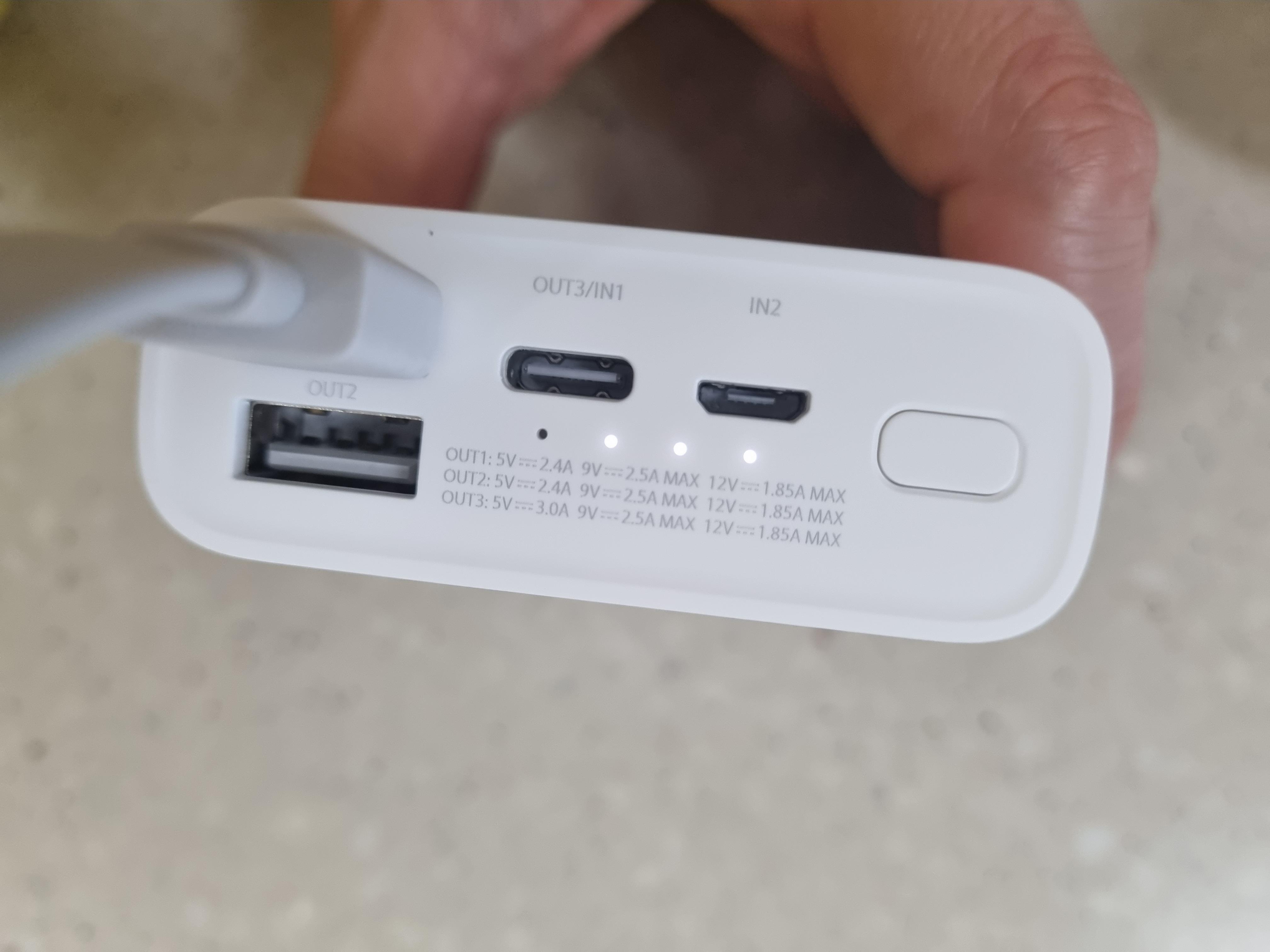  샤오미 보조배터리 6세대 포켓 1000mAh 고속 충전 가능