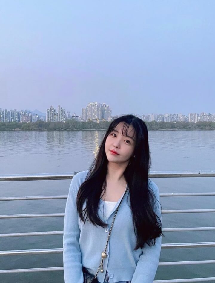 셀카-찍는-레이나