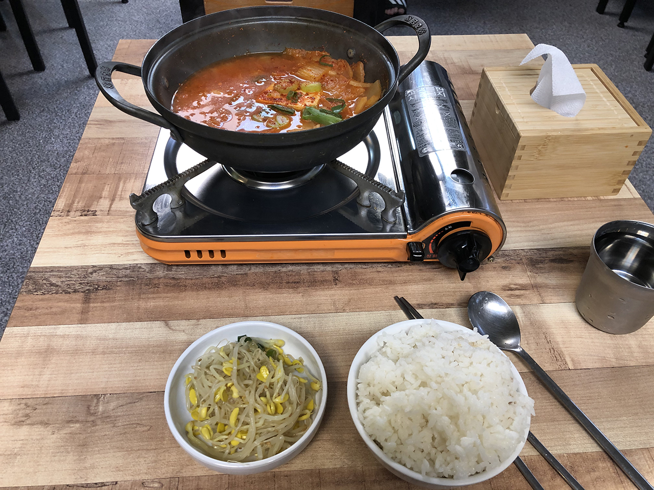 따뜻한밥상 3천원 김치찌개