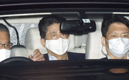  ‘아픈 아베’ 오늘 입 연다...스가 부상설도