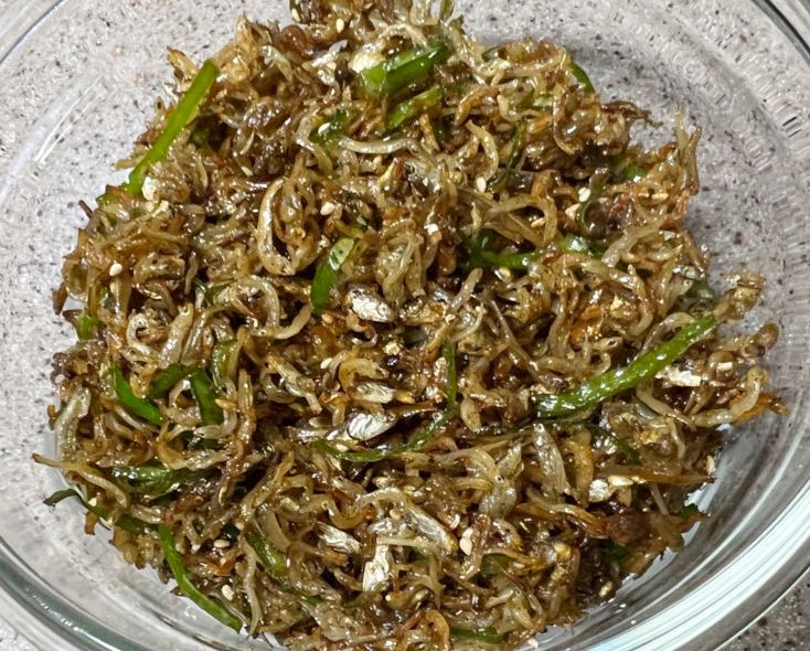 반찬통에 잘 넣은 멸치볶음