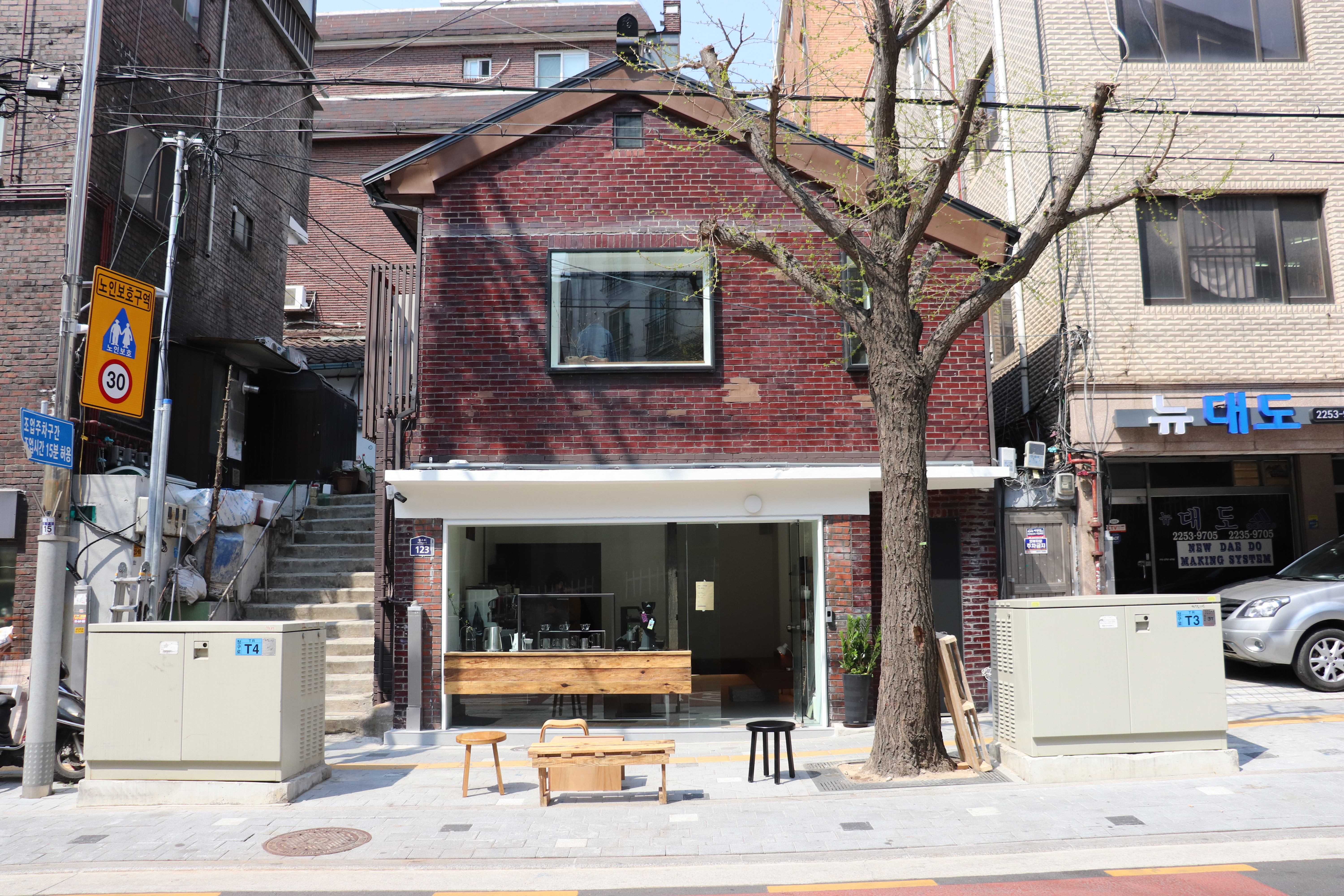  옛 성곽길 둘레에, 광희문 '피어커피'(PEER COFFEE)