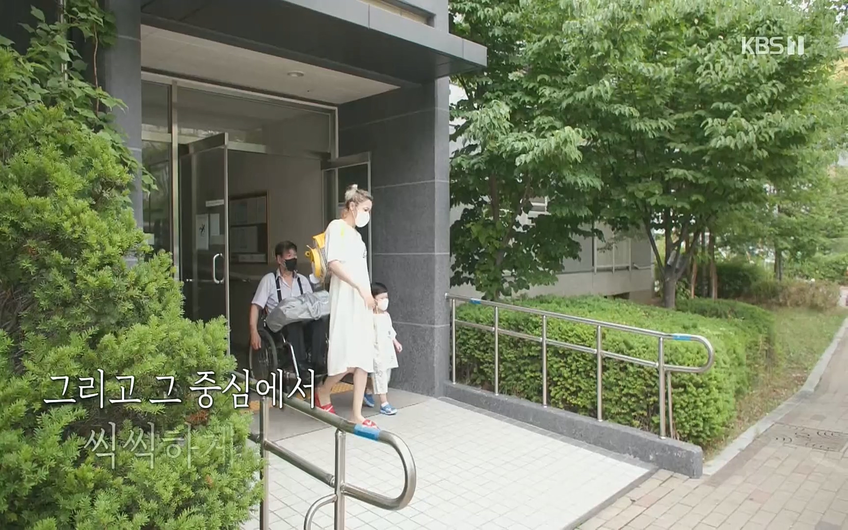 이웃집 찰스.E350.220816p.H264-F1RST.mp4_20220817_211540.999.jpg