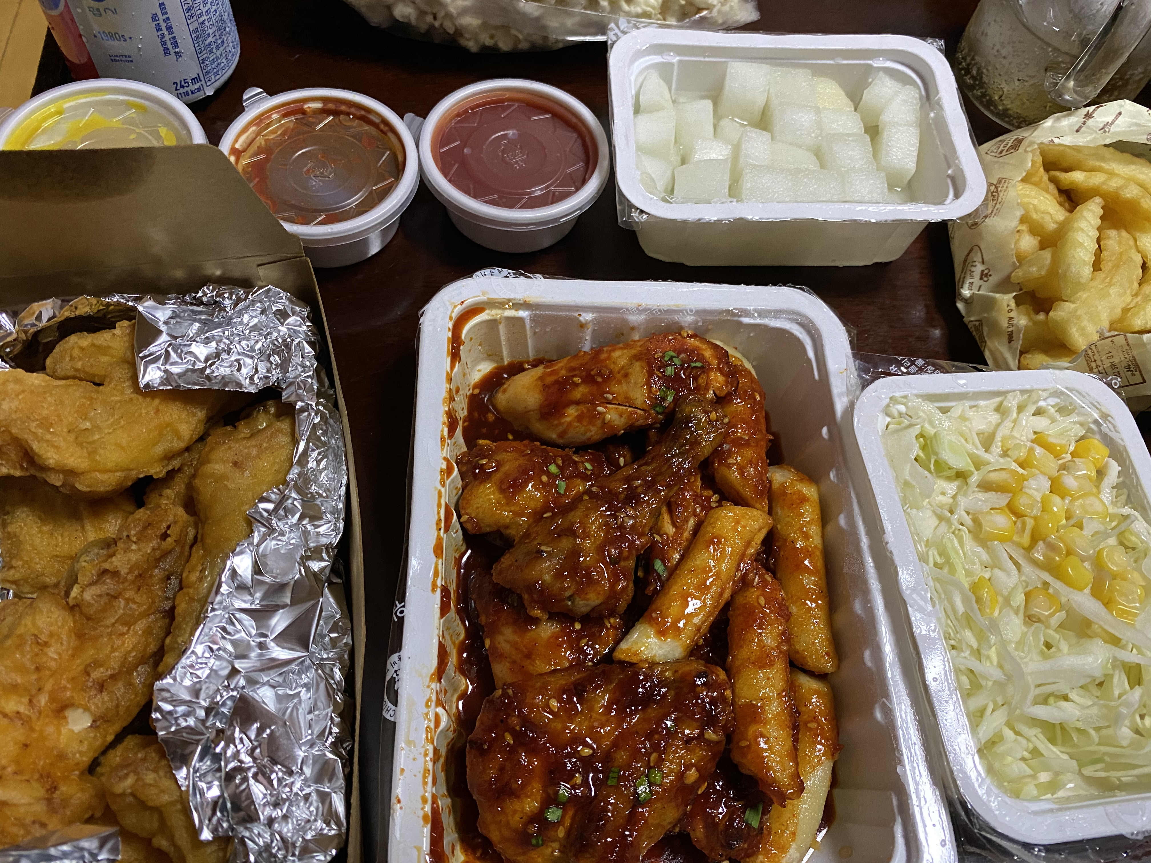  옛날 감성을 살린 숯불바베큐 치킨 너무 맛있어~