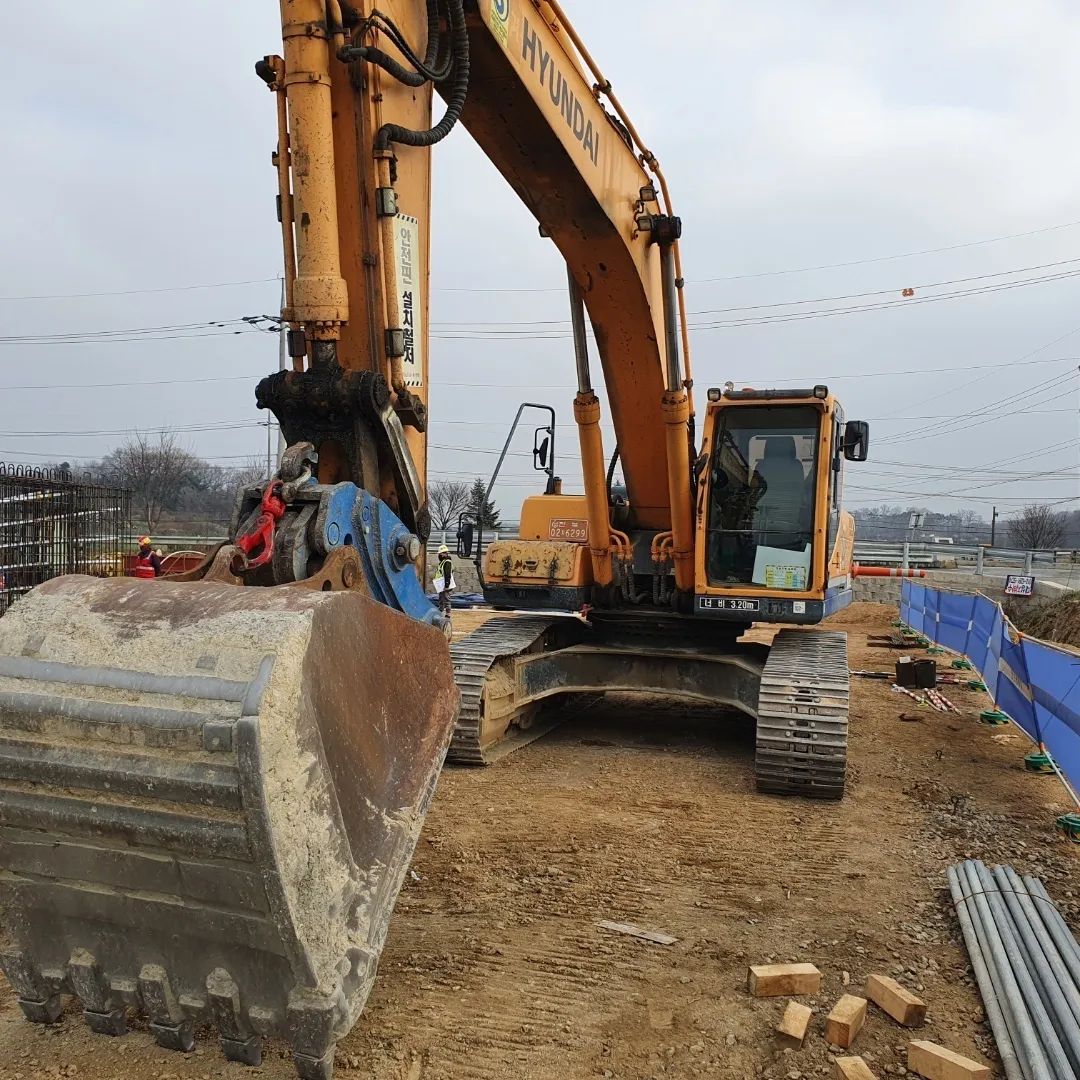  굴삭기 현대 HYUNDAI R300LC 모델 2009년식 3500만원 판매합니다