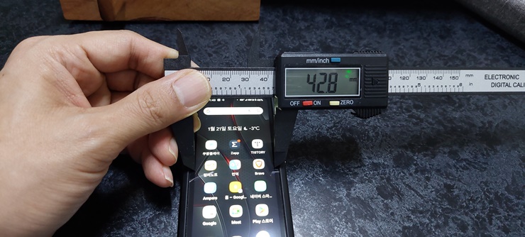 액정 좌우 42.8mm
