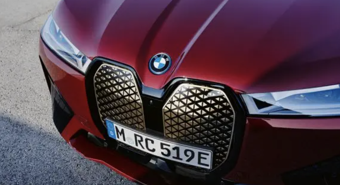 2024 BMW iX: 미래형 전기 SUV의 혁신