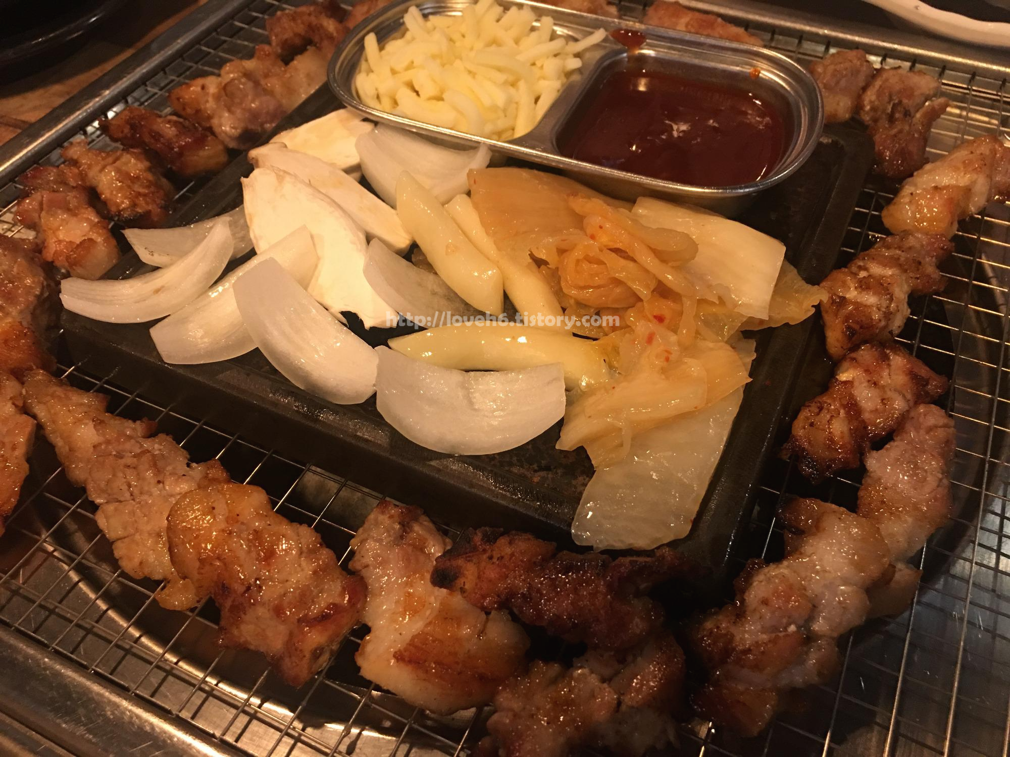 초돈_ chodon 초돈 고기는 정말 맛있어요

제주도 갔을 때 먹었던 도민 상회

고기만큼 맛있는 거 같아요_!!

지금 떠올랐습니다

잡내가 하나도 안 납니다