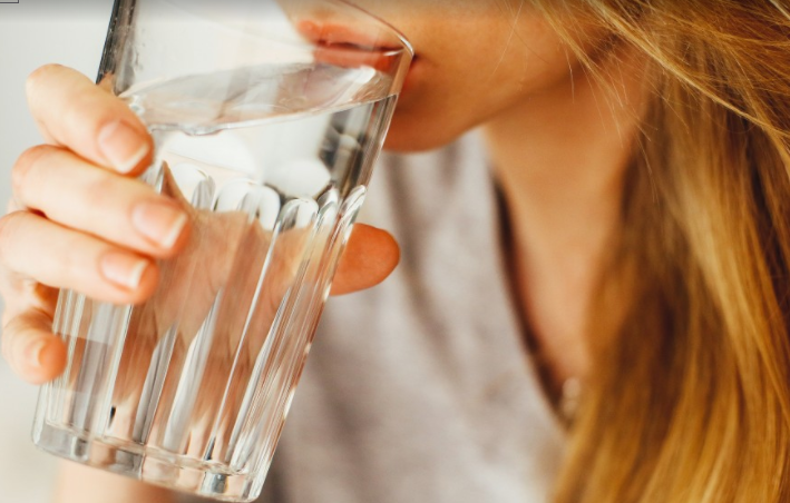 다이어트 물 2리터 마시기 효과