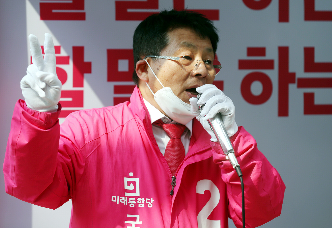 김문수 후보 캠프 핵심 직책 의원 "김 후보가 전형적 좌파식 조직 탈취 시도" 주장, 차명진 전 의원은 "당 지도부가 후보직 한덕수에게 바치려 해" - 차명진 전 의원 "당 지도부가 대선 후보직 한덕수에게 갖다 바치려 해" 김문수 후보 캠프 핵심 직책 의원 "김 후보가 전형적 좌파식 조직 탈취 시도" 주장, 차명진 전 의원은 "당 지도부가 후보직 한덕수에게 바치려 해" - 차명진 전 의원 "당 지도부가 대선 후보직 한덕수에게 갖다 바치려 해"