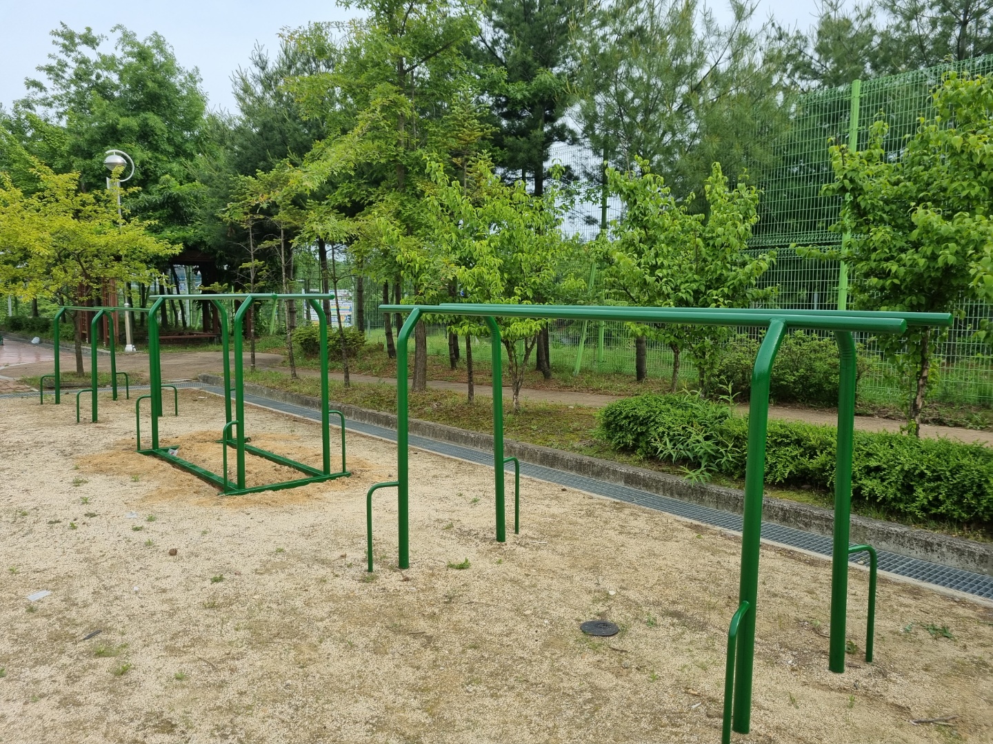  [날개스포츠] 김포마송중학교 평행봉 도색, 철봉 도색 작업