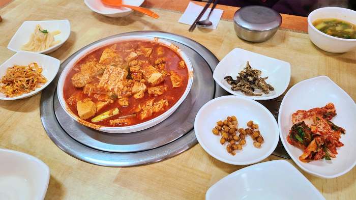 토요일은 밥이좋아 토밥좋아 대전 두부 두루치기 맛집