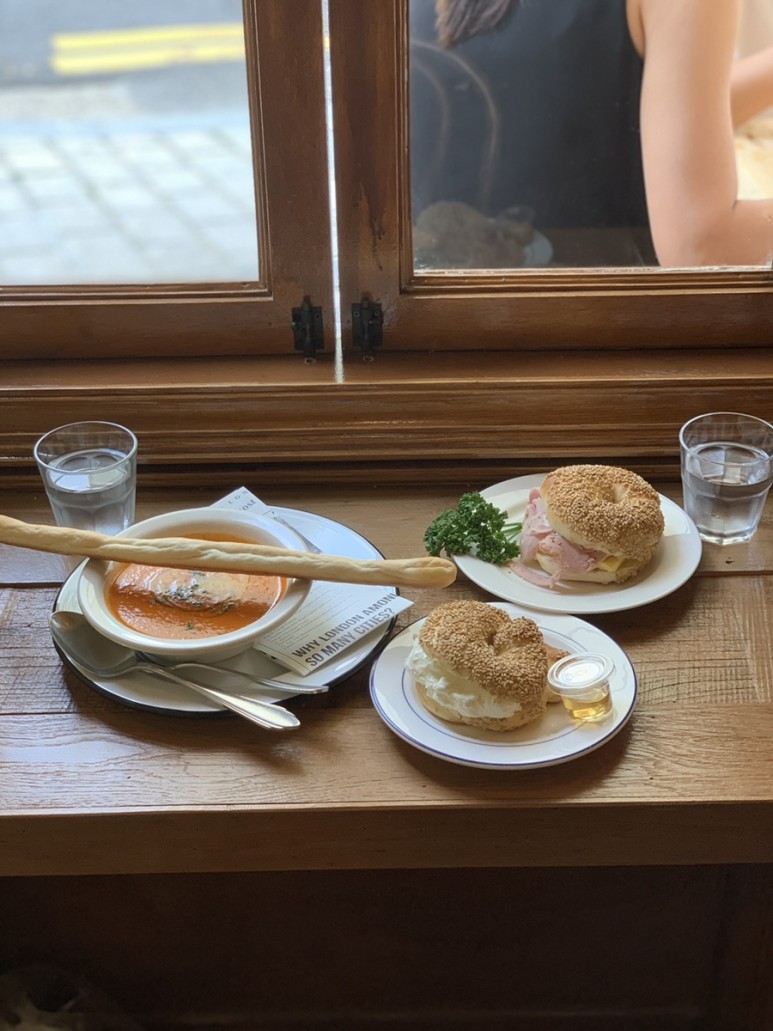 :: 런던베이글뮤지엄 안국 카페 23