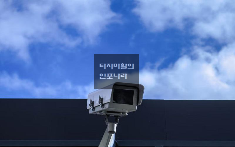 CCTV-위로-하늘이-보이는-사진