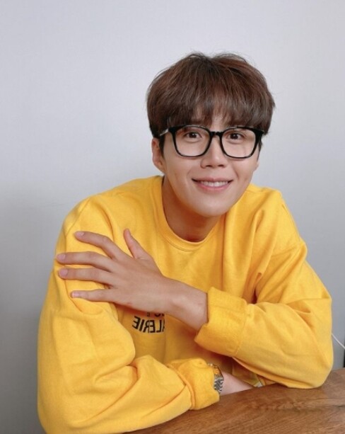  연극으로 돌아온 배우 김선호 근황 최영아 기상캐스터 논란