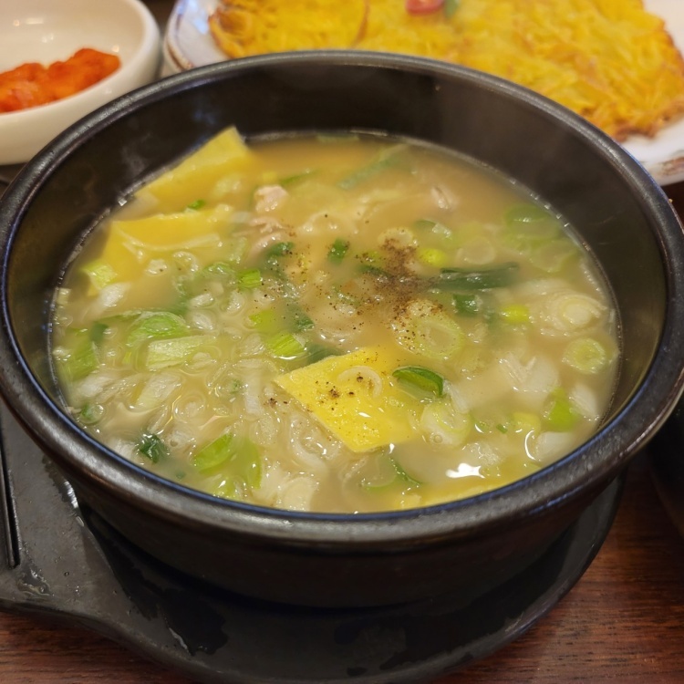토종닭곰탕 이미지