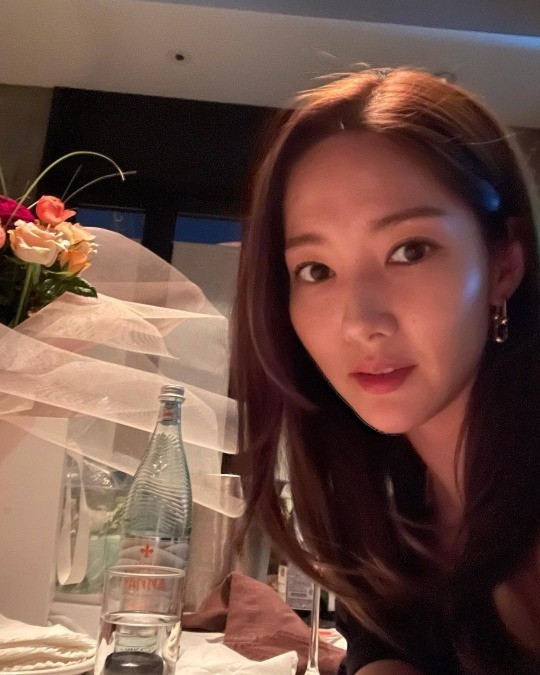  박민영, 우아한 가을 여신의 일상...밑에서 찍어도 굴욕無 [사진]