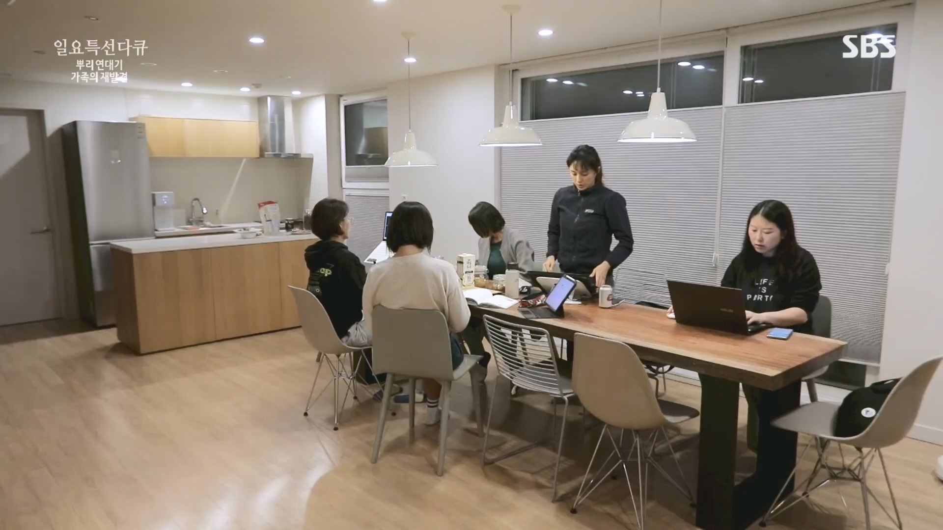 일요 특선 다큐멘터리.E327.231105p.H264-F1RST.mp4_20231105_165428.674.jpg