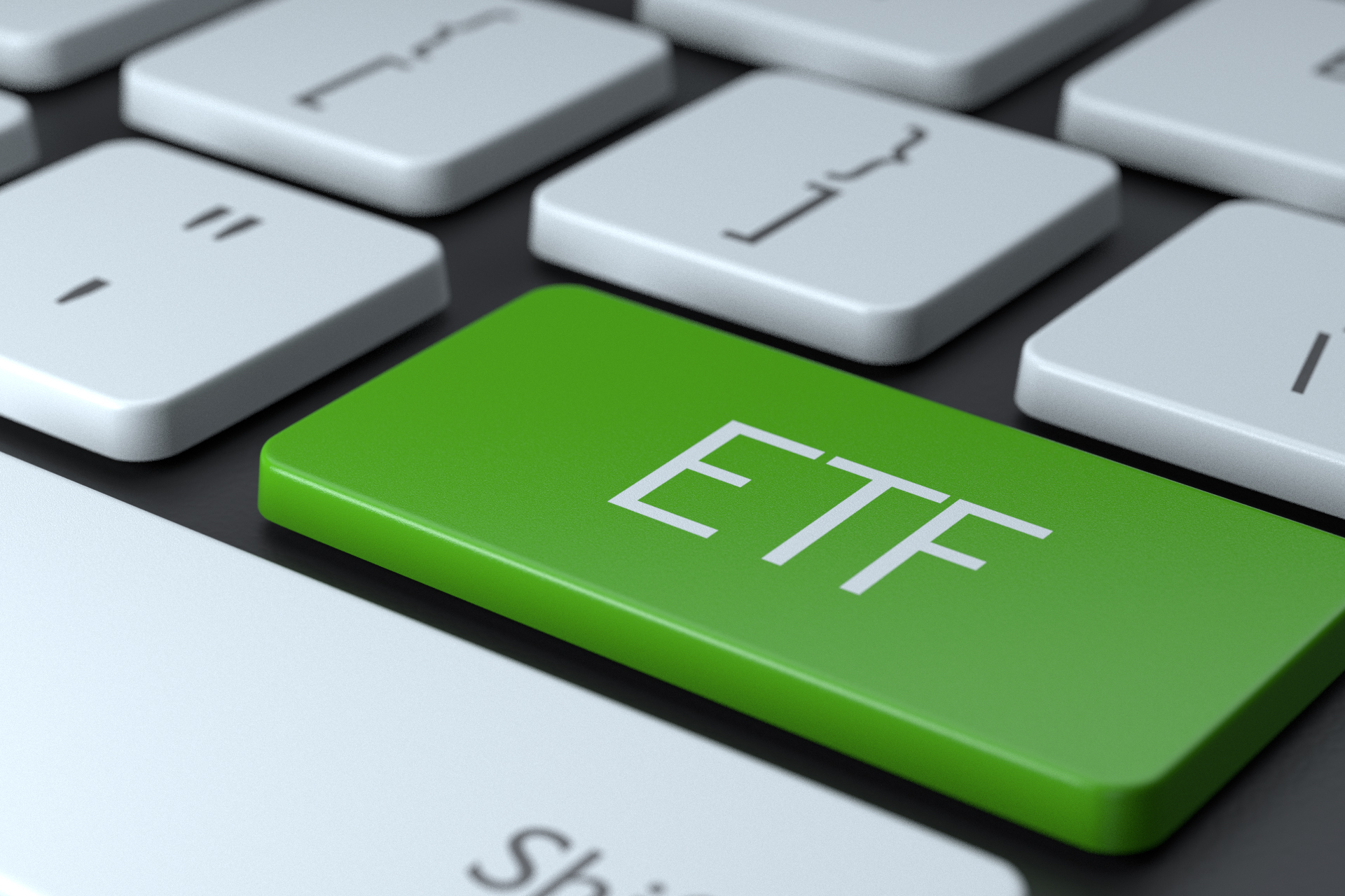 The ETF Showdown: Fncmx Vs. Qqqm - Risk And Return In Focus