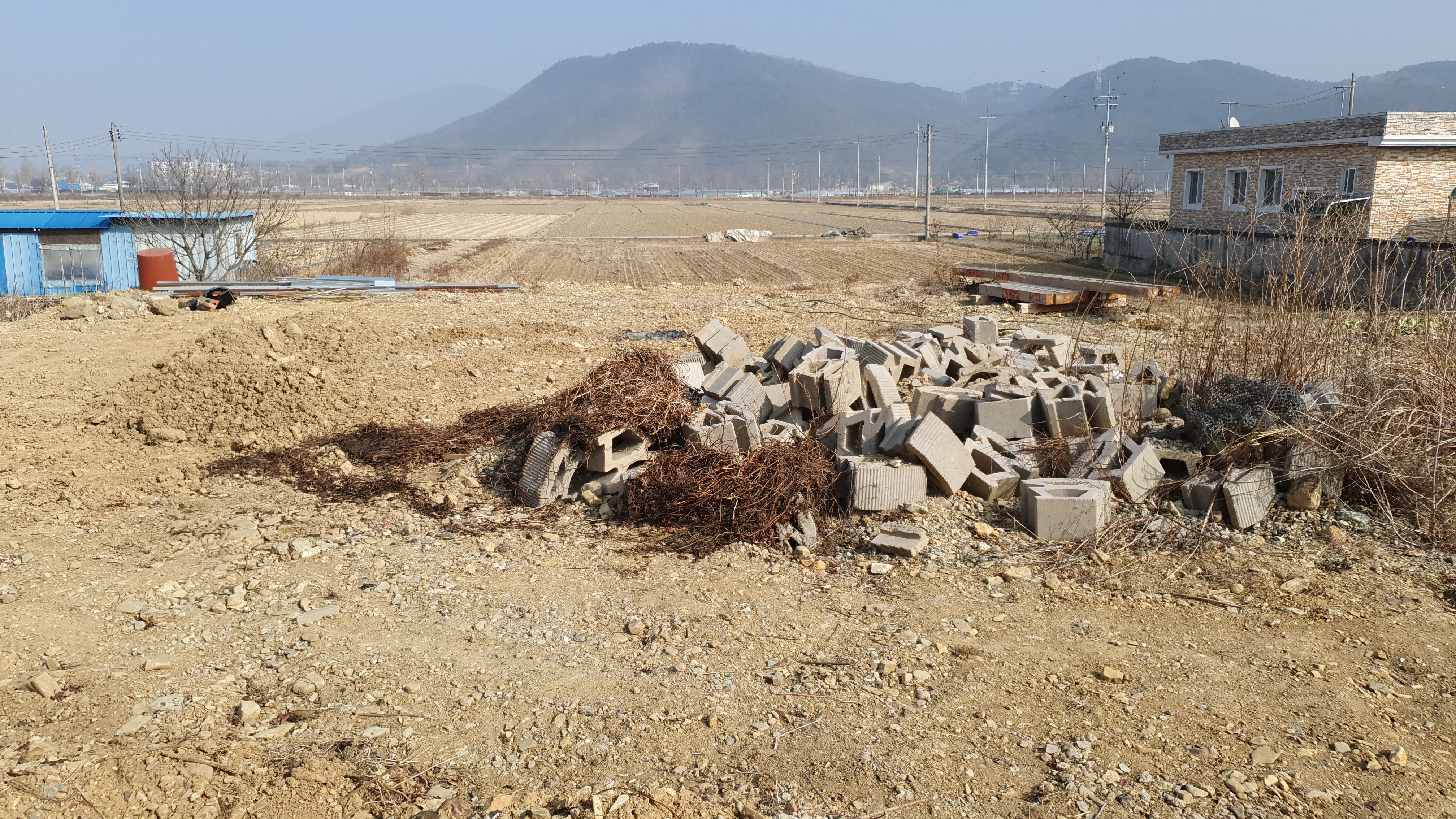  (땅나라 425번) 경남 함안군청 3분 거리, 접근성이 좋은 전원주택지 총 3필지 매매 / 문의 055)253-6609
