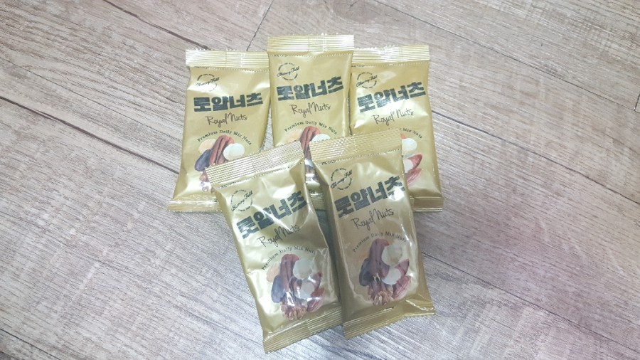  아몬드부터 사차인치까지! <로얄너츠> 매일 아침 견과류 한 봉으로 든든하게!!