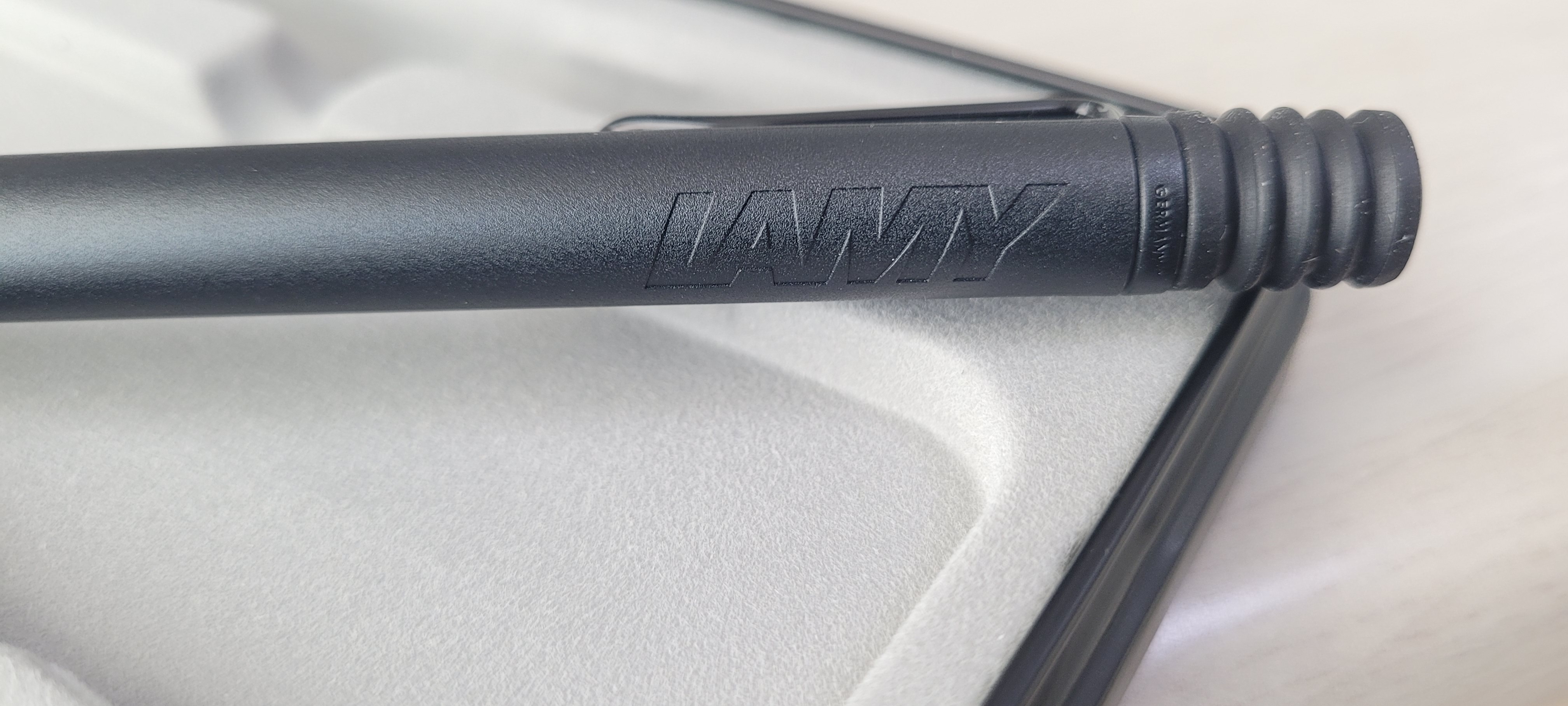 &#39;LAMY&#39;가 새겨진 볼펜 이미지.