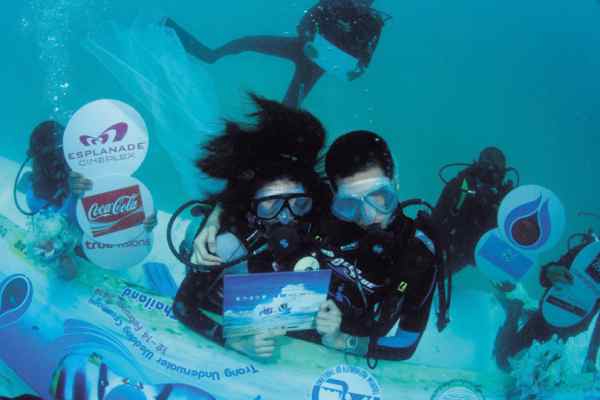 트랑 수중 결혼식 (Trang Underwater Wedding Ceremony)