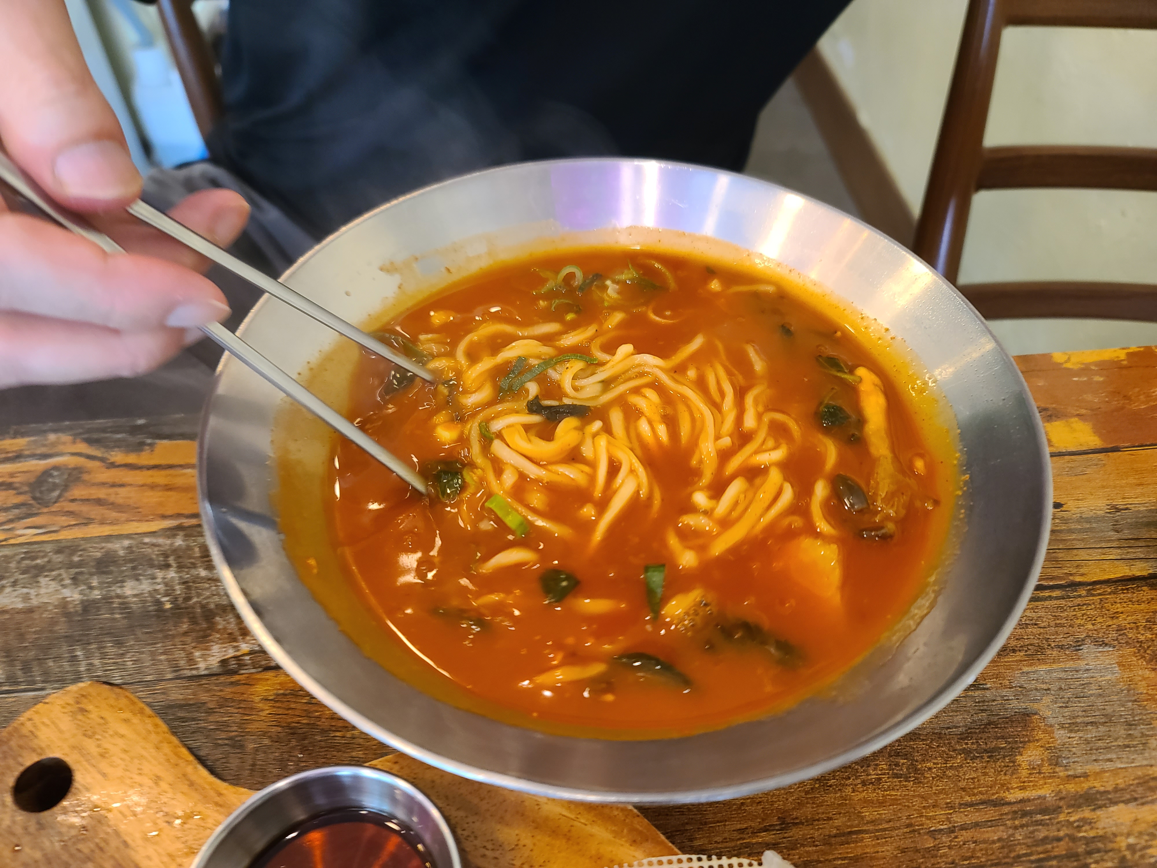  해운대 밀바라기 칼국수 달맞이 풍경이 좋은 칼칼한 매운 맛집  정보