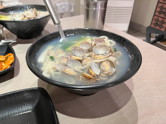 바지락 칼국수 등장