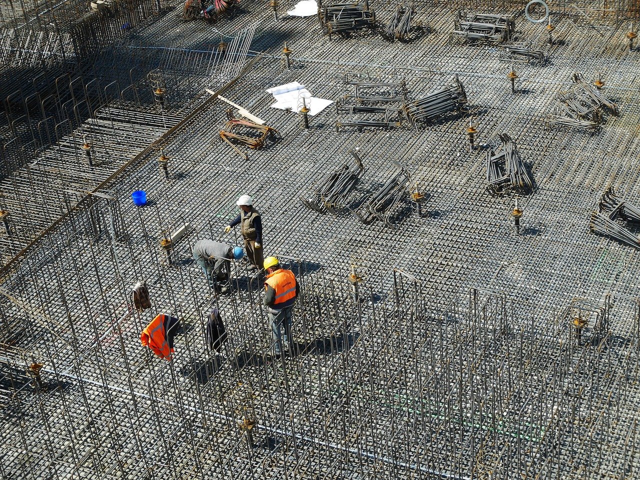 건설 현장에 작업하는 노동자 모습