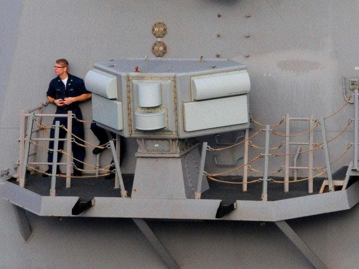 USS Gridley에 탑재된 AN/SLQ-32 시스템