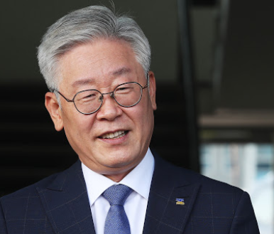  이재명 테마주, 관련주는 비비안, 정다운, 동신건설, 대선 지지율 1위와 함께 이슈가 됨, 프리엠스, 에이텍, 에이텍티앤, 토탈소프트도 봐야함