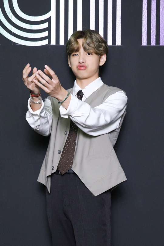  방탄소년단 뷔 '고향에서 빈손으로 올라와 숙소 생활한 게 엊그제' 빌보드 '핫 100' 1위 소감