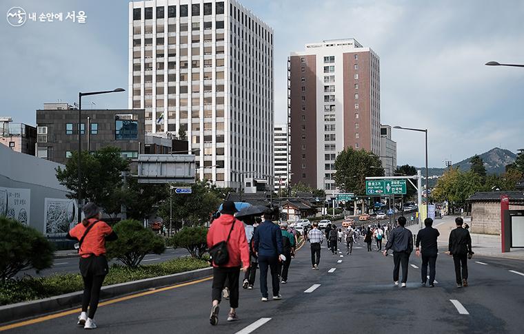 율곡터널을 지나면 창덕궁과 종묘 등이 나온다. ⓒ김아름