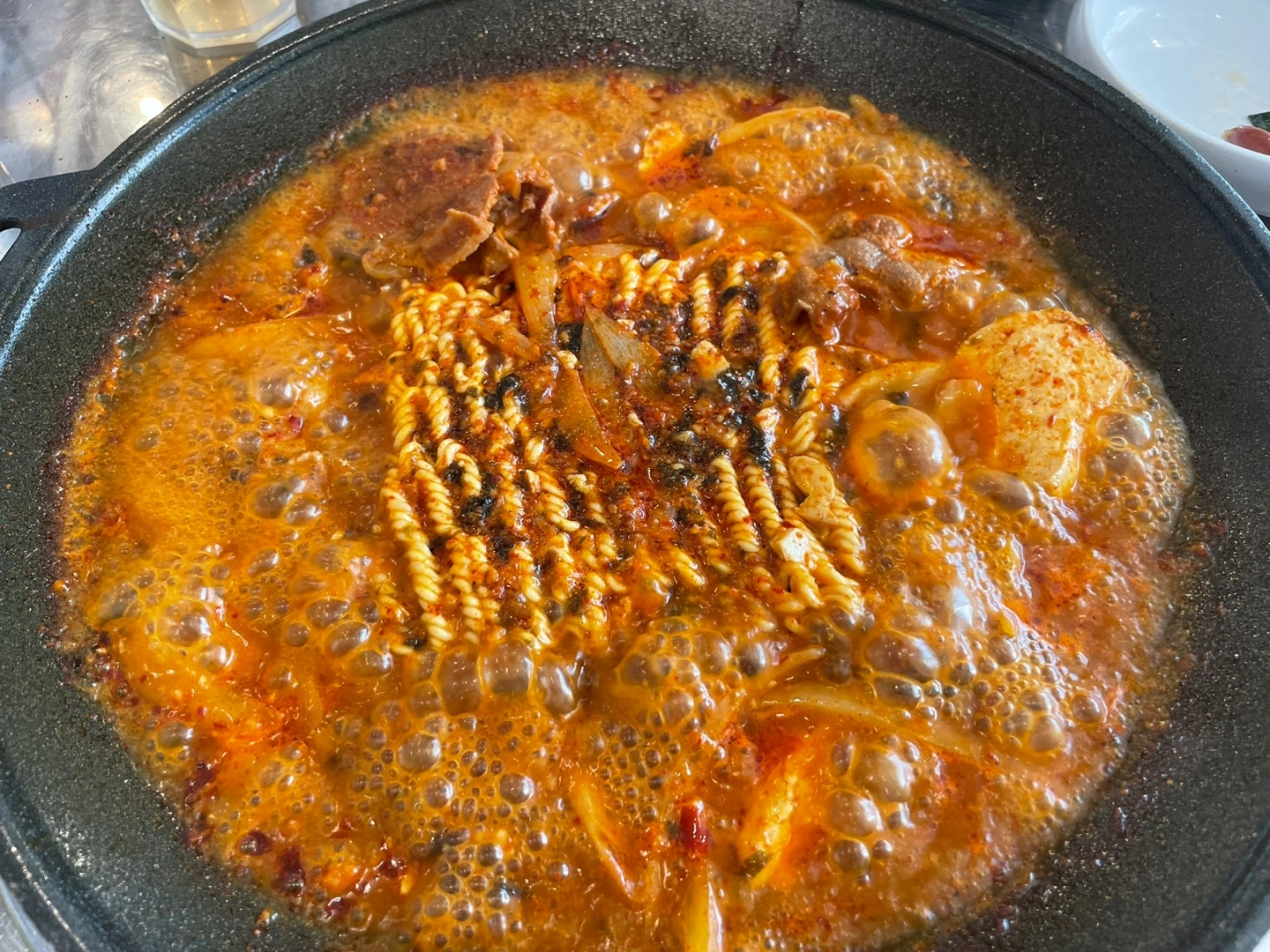 성수-천하-제일-솥뚜껑-자가두부-두루치기-라면사리-2