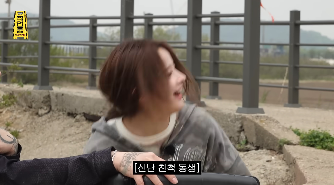 MZ 티셔츠 선물 받고 텐션 확 다운된 키오프 벨...jpg | 인스티즈