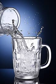 물 과 물컵 이미지