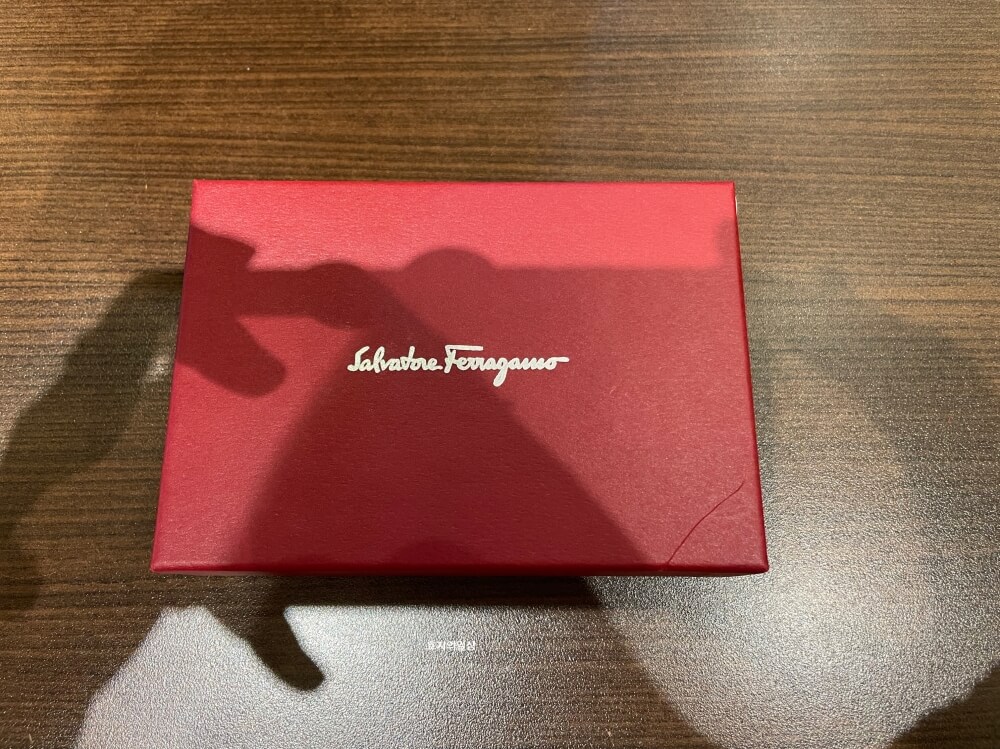 페라가모 간치니 명품 키 홀더 - 제품 포장 박스