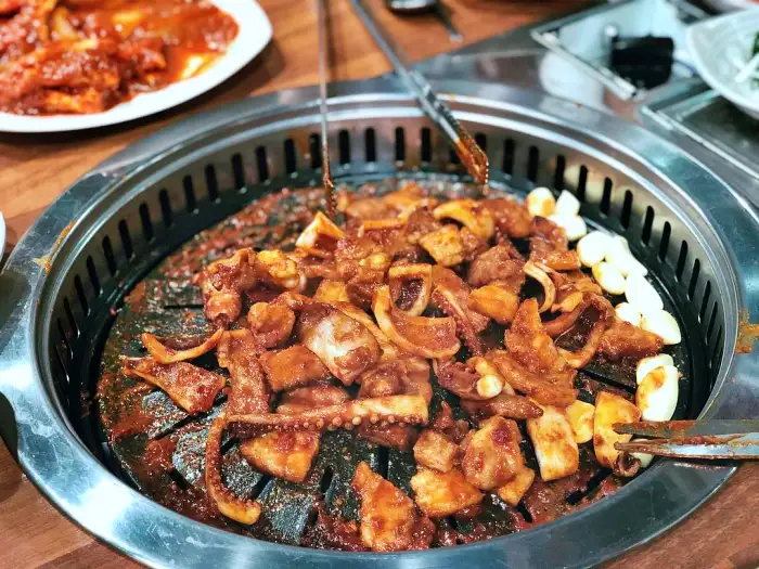 토요일은 밥이좋아 토밥좋아 평창 오삼불고기 거리 오징어 삼겹살 숯불 구이 맛집