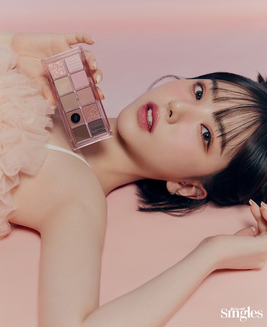  비비지 은하 싱글즈 화보 사진 PEACH C 와 요프숄더 인스타그램 사진
