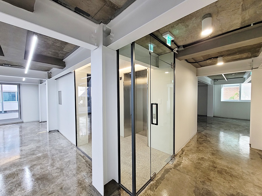 신축 첫 입주 역삼동 사옥 통임대 [강남사무실 임대] 9호선 언주역 146평 48