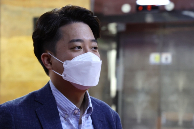  '성상납' 증거 인멸 교사?..이준석 "가세연 먼저 연락왔다"
