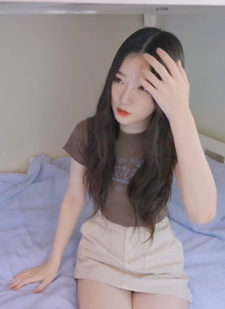 아이돌-idol-kpop-가슴-가슴골-슴골-boobs-cleavage-midriff-엉덩이-엉밑-엉밑살-butt-섹시-몸매-body-sexy-허벅지-thighs-도끼-cameltoe-nsfw-legs-cheeks-방과후설렘-트리플에스-김유연-kimyooyeon-myteenagegirl-triples