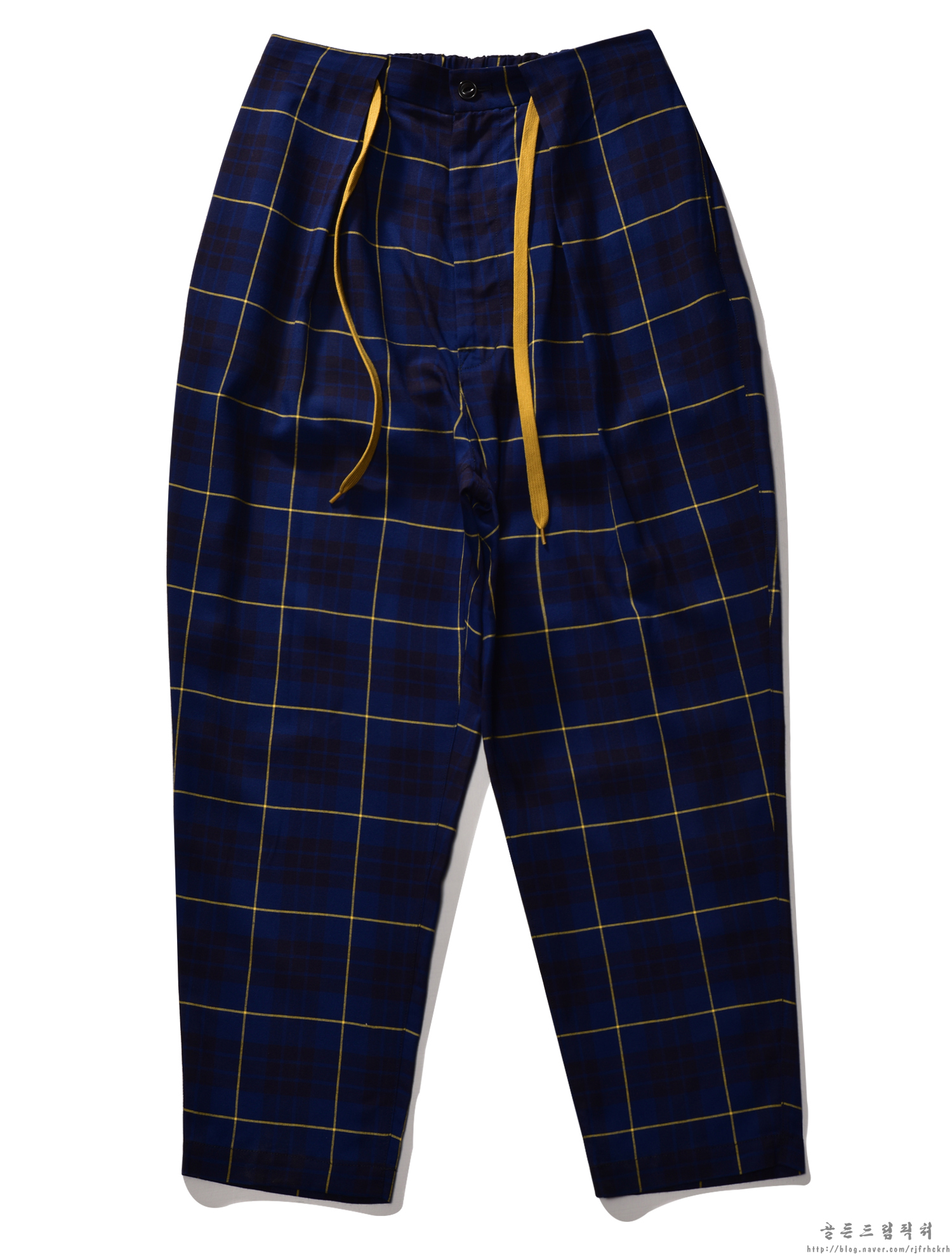 푸른 체크 무늬 바지의 그림자 (Golden Dream Pictures) 1