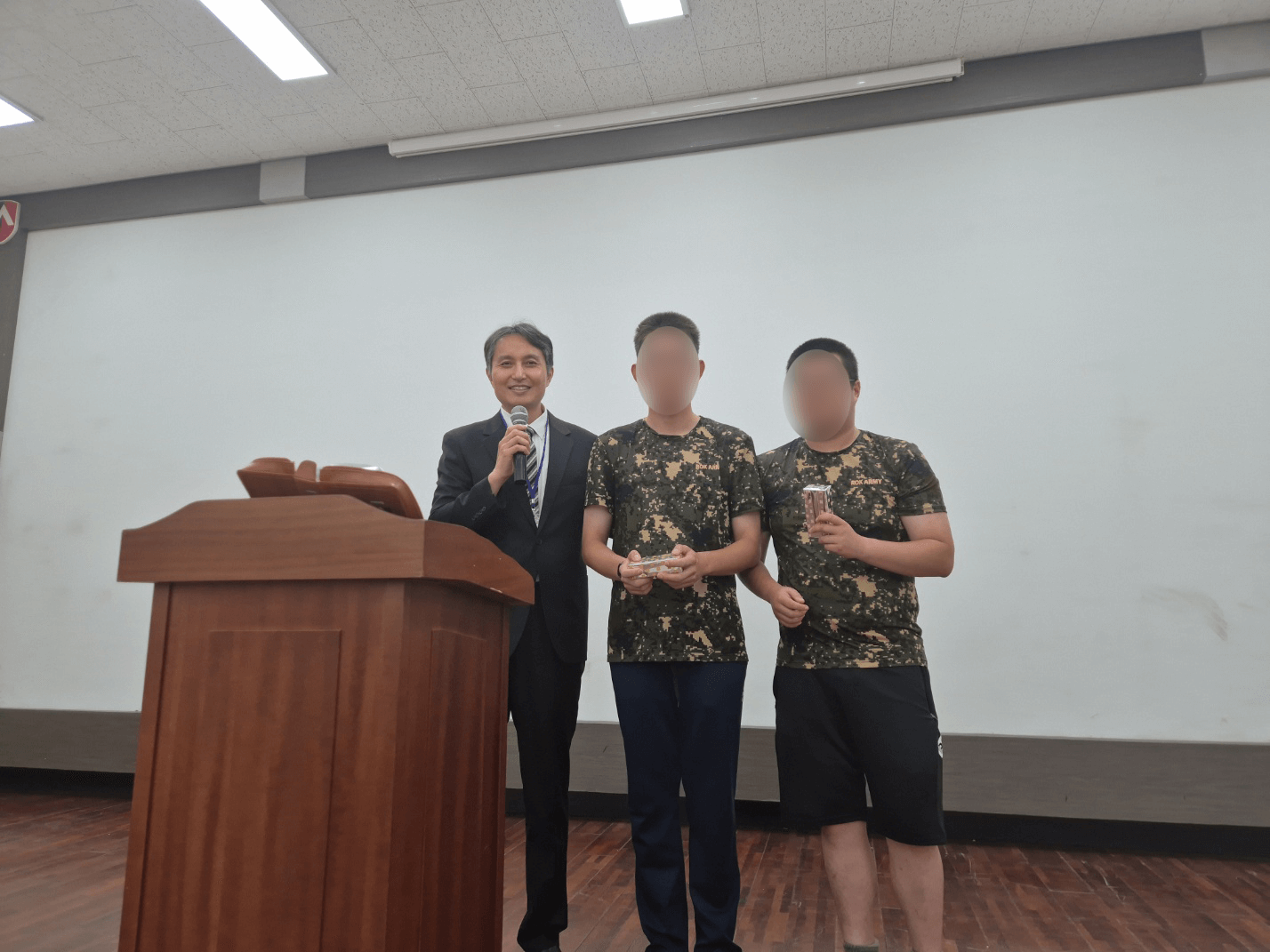 신병들과