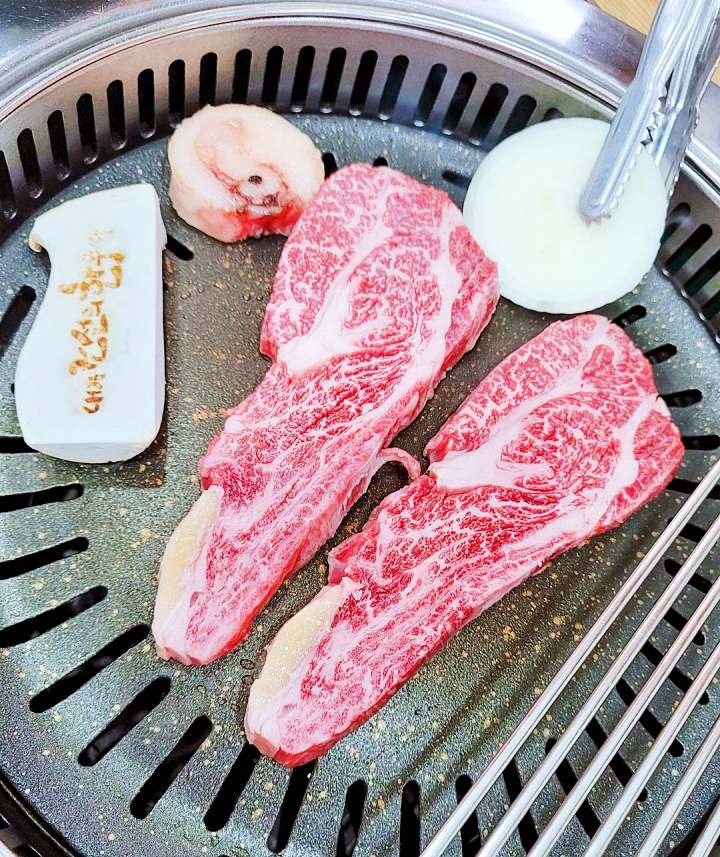  토요일은 밥이좋아 예산 예당호 출렁다리 광시한우 맛집 정육 식당 한우 암소 숯불 직화 구이 추천 토밥좋아 위치