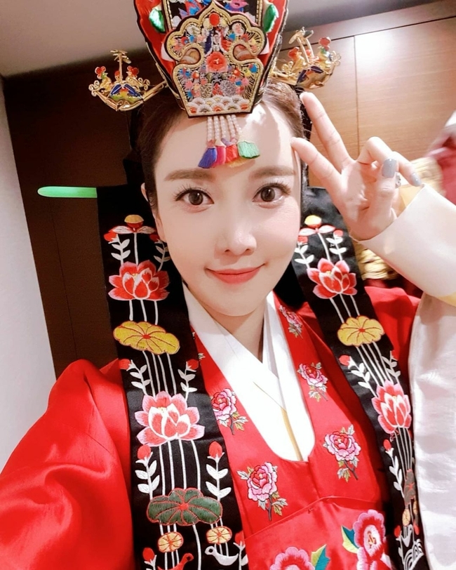  한민채 품절녀 되다 코로나19 여파로 소규모로 시집갔다