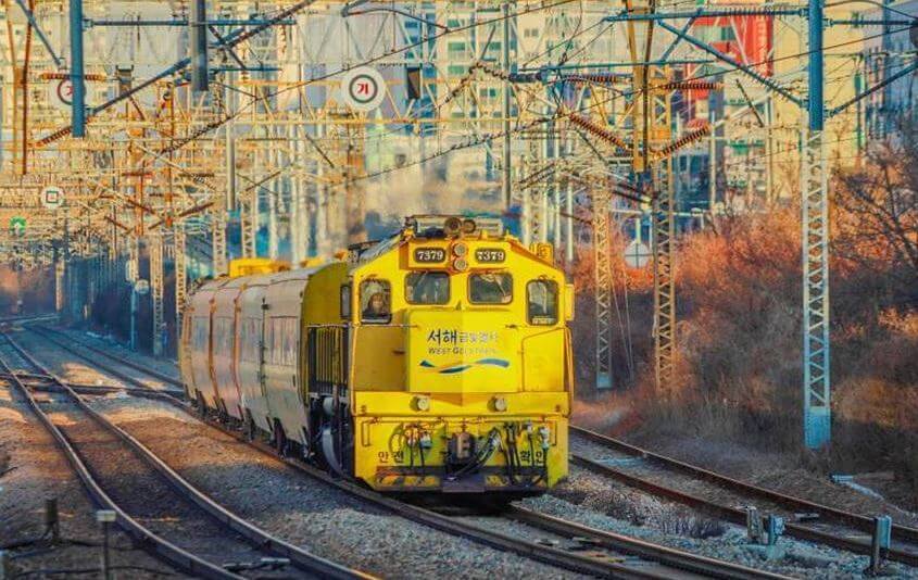 Train travel&amp;#44; a collection of exotic trains that make exciting journeys even more special-Korea