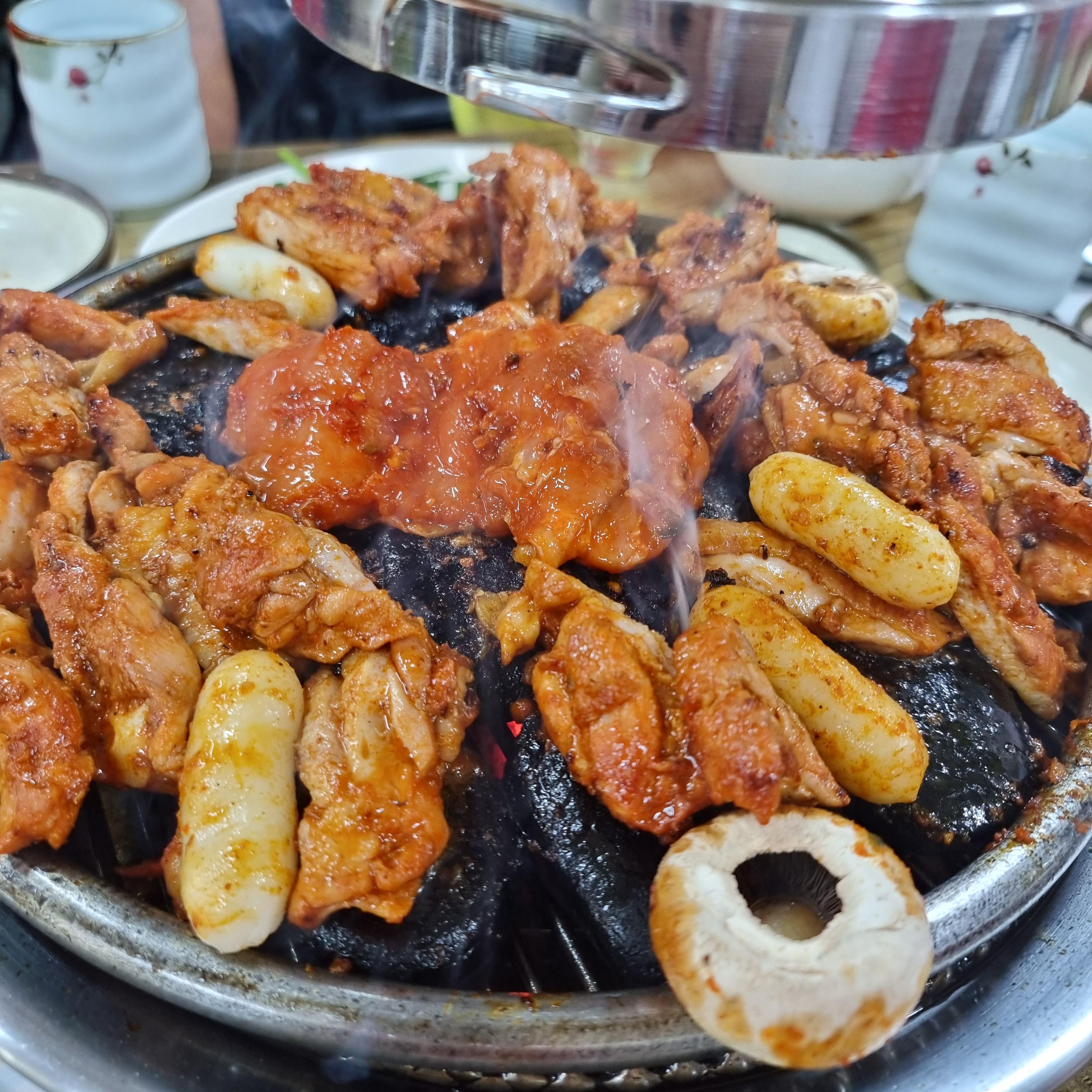  춘천 닭갈비 고민은 여기서 끝난다 - 불깨맛 조약돌숯불닭갈비