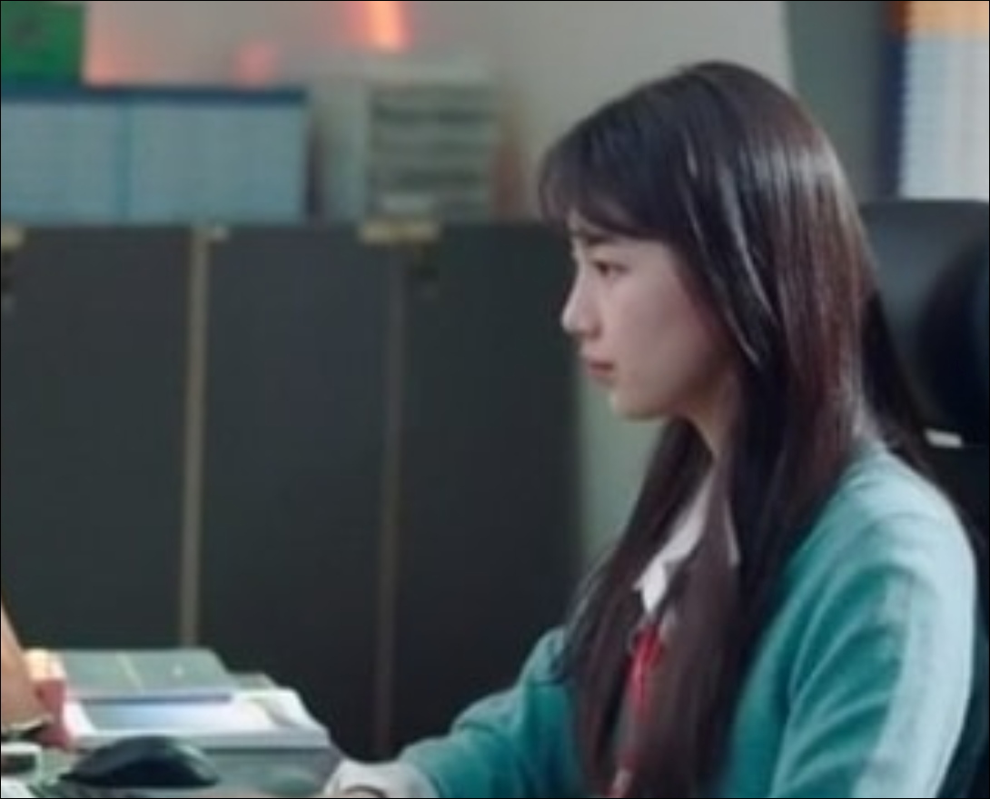  [TV속패션] 드라마 스타트업 15회 블루 가디건 수지 패션 #스타트업 15회 샤인온유(SHINE ON YOU) 가디건 패션